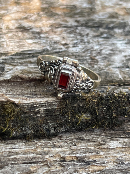 Garnet Sterling Silver Poison Ring Size 9