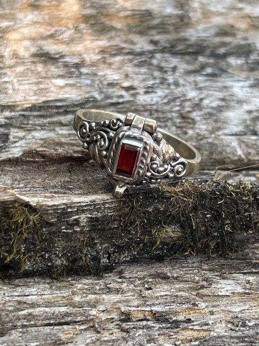 Garnet Sterling Silver Poison Ring Size 9